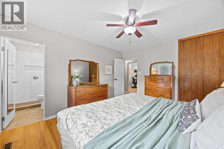 30 Gateway Drive SW, Calgary, Alberta, T3E4J7