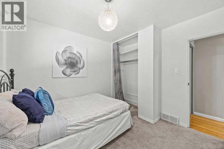 30 Gateway Drive SW, Calgary, Alberta, T3E4J7