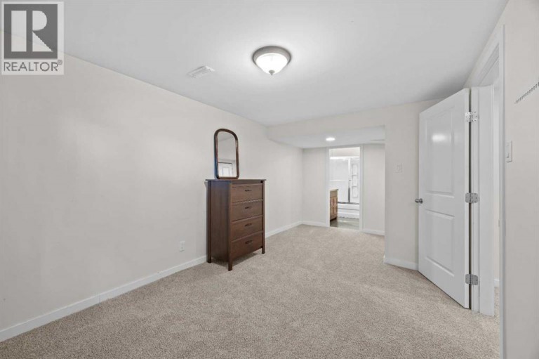 30 Gateway Drive SW, Calgary, Alberta, T3E4J7
