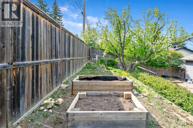 30 Gateway Drive SW, Calgary, Alberta, T3E4J7