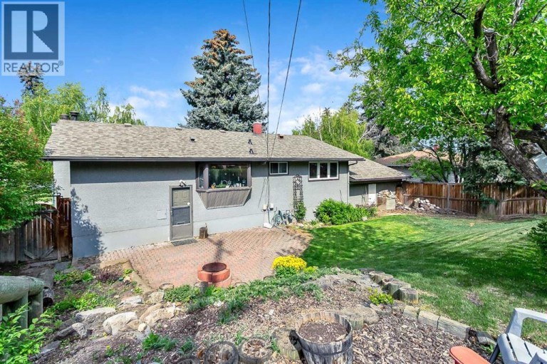 30 Gateway Drive SW, Calgary, Alberta, T3E4J7
