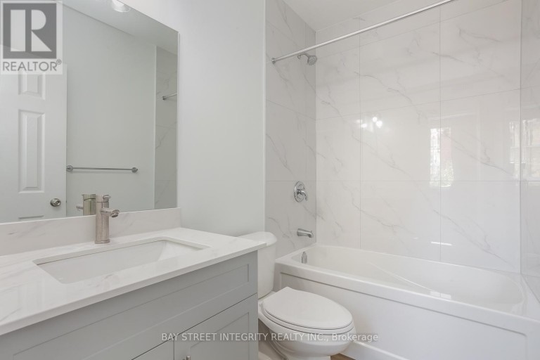 MAIN FLOOR - 19 D'ARCY STREET, Toronto (Kensington-Chinatown), Ontario, M5T1J8