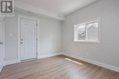 MAIN FLOOR - 19 D'ARCY STREET Toronto (Kensington-Chinatown) Ontario photo 13