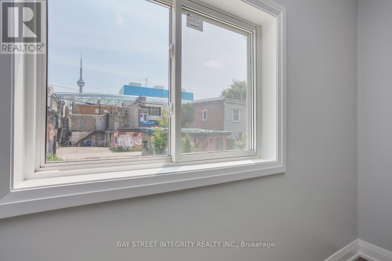 MAIN FLOOR - 19 D'ARCY STREET, Toronto (Kensington-Chinatown), Ontario, M5T1J8