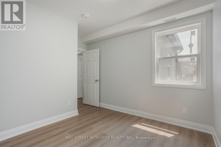 MAIN FLOOR - 19 D'ARCY STREET, Toronto (Kensington-Chinatown), Ontario, M5T1J8