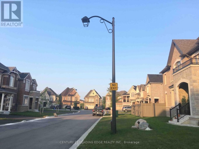 1 BDRM UPPER LEVEL - 23 BOLAND COURT, Aurora, Ontario, L4G0W6