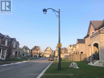 1 BDRM UPPER LEVEL - 23 BOLAND COURT Aurora Ontario photo 1