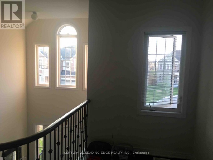 1 BDRM UPPER LEVEL - 23 BOLAND COURT, Aurora, Ontario, L4G0W6