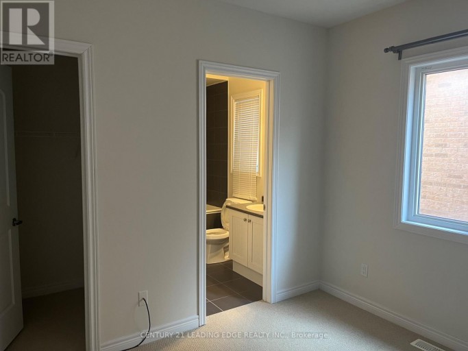 1 BDRM UPPER LEVEL - 23 BOLAND COURT, Aurora, Ontario, L4G0W6