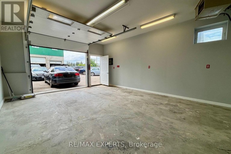 3 - 5 FERNDALE DRIVE N, Barrie (400 North), Ontario, L4N9V3