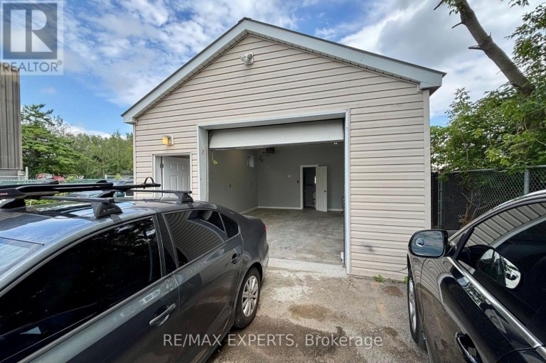 3 - 5 FERNDALE DRIVE N, Barrie (400 North), Ontario, L4N9V3