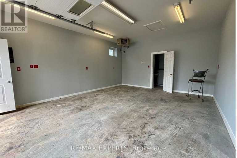 3 - 5 FERNDALE DRIVE N, Barrie (400 North), Ontario, L4N9V3