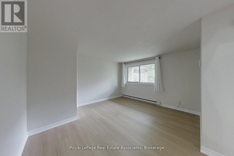 30 - 35 BRECKENRIDGE DRIVE, Kitchener, Ontario, N2B3H5
