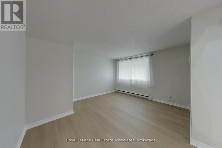 30 - 35 BRECKENRIDGE DRIVE, Kitchener, Ontario, N2B3H5