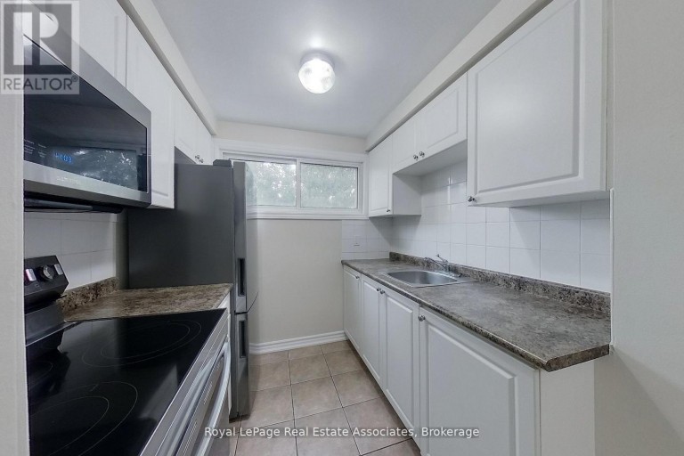 30 - 35 BRECKENRIDGE DRIVE, Kitchener, Ontario, N2B3H5