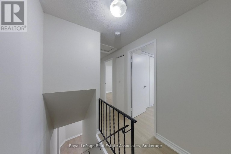 30 - 35 BRECKENRIDGE DRIVE, Kitchener, Ontario, N2B3H5