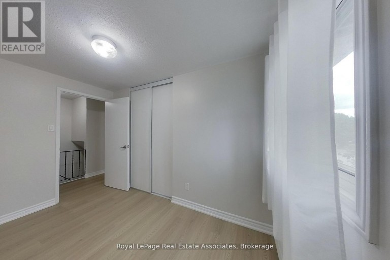 30 - 35 BRECKENRIDGE DRIVE, Kitchener, Ontario, N2B3H5
