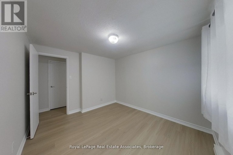 30 - 35 BRECKENRIDGE DRIVE, Kitchener, Ontario, N2B3H5