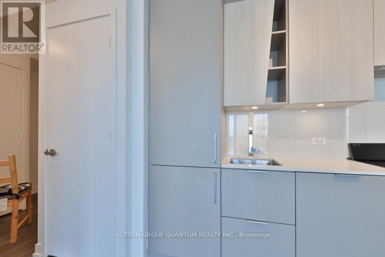 4001 - 3900 CONFEDERATION PARKWAY, Mississauga (City Centre), Ontario, L5V0M3