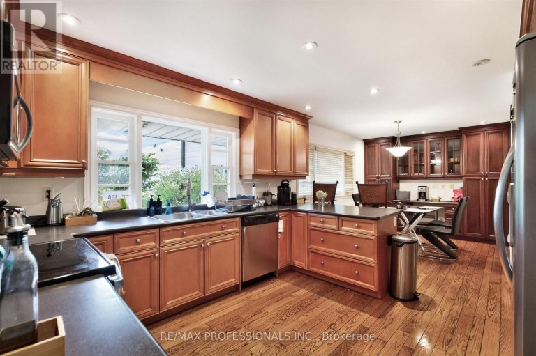 89 VALECREST DRIVE, Toronto (Edenbridge-Humber Valley), Ontario, M9A4P5