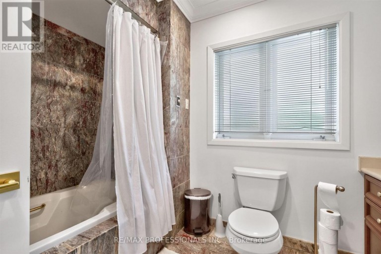 89 VALECREST DRIVE, Toronto (Edenbridge-Humber Valley), Ontario, M9A4P5