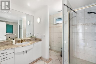 89 VALECREST DRIVE Toronto (Edenbridge-Humber Valley) Ontario photo 20