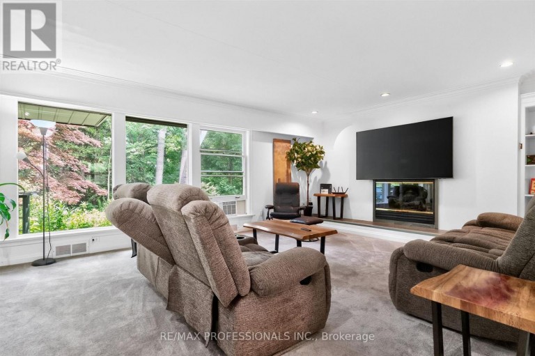 89 VALECREST DRIVE, Toronto (Edenbridge-Humber Valley), Ontario, M9A4P5