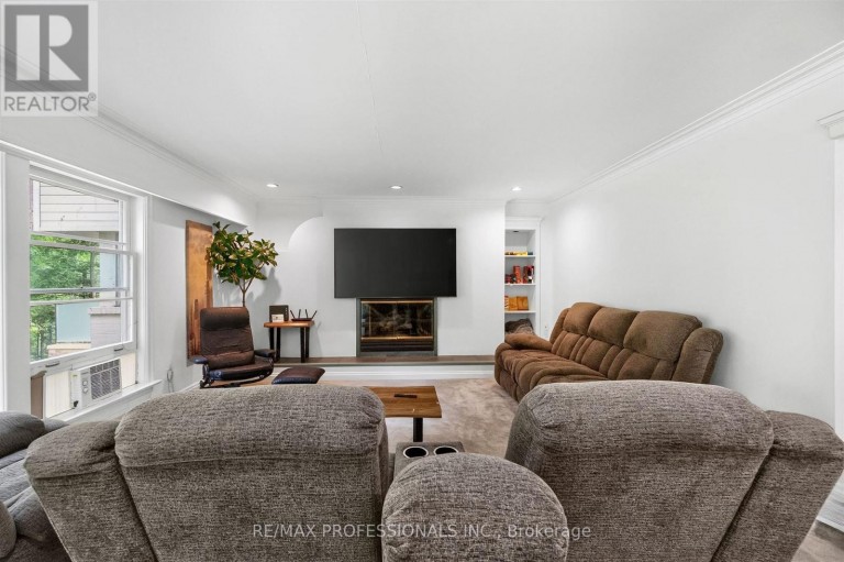 89 VALECREST DRIVE, Toronto (Edenbridge-Humber Valley), Ontario, M9A4P5