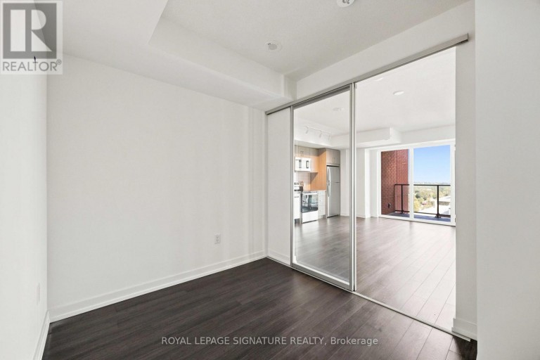 1421 - 4010 EGLINTON AVENUE W, Toronto (Humber Heights), Ontario, M9A0G5