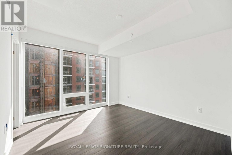 1421 - 4010 EGLINTON AVENUE W, Toronto (Humber Heights), Ontario, M9A0G5