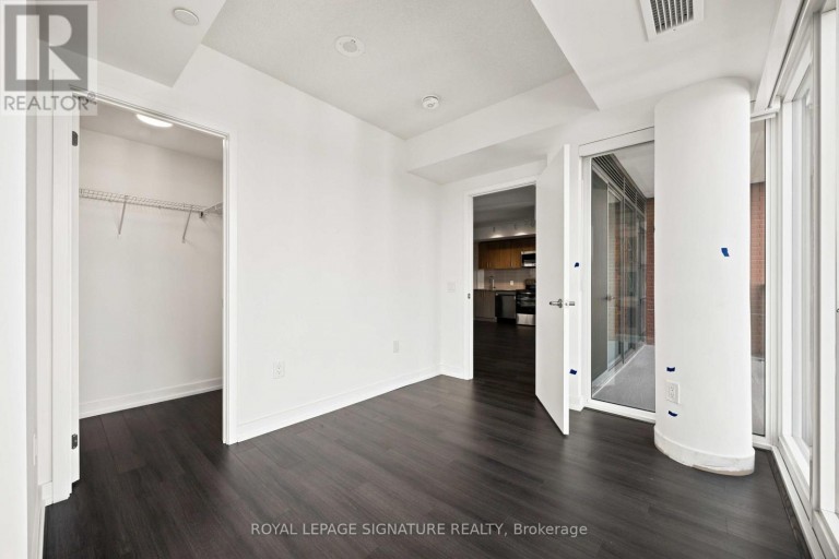 1421 - 4010 EGLINTON AVENUE W, Toronto (Humber Heights), Ontario, M9A0G5