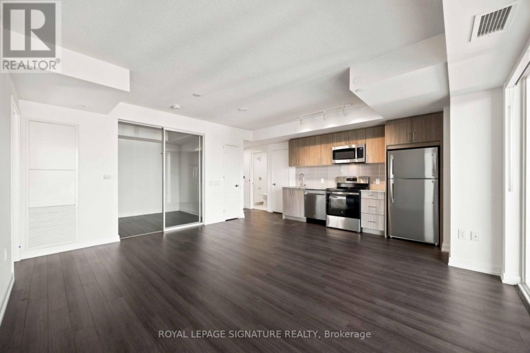 1421 - 4010 EGLINTON AVENUE W, Toronto (Humber Heights), Ontario, M9A0G5