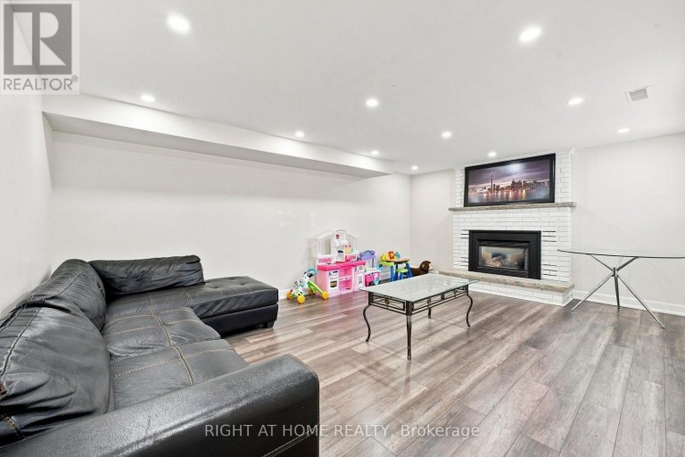 374 SALERNO STREET, Oshawa (McLaughlin), Ontario, L1J6W3
