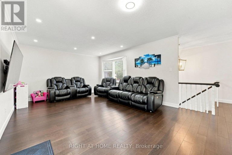 374 SALERNO STREET, Oshawa (McLaughlin), Ontario, L1J6W3