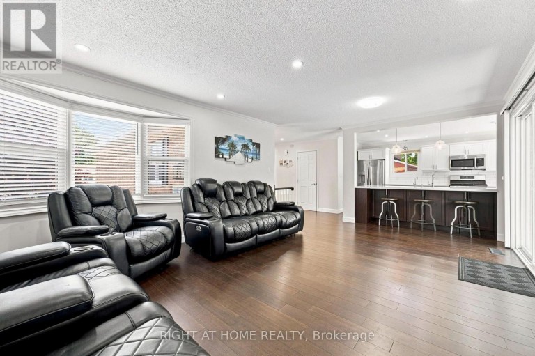 374 SALERNO STREET, Oshawa (McLaughlin), Ontario, L1J6W3
