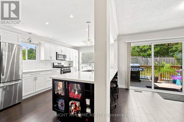 374 SALERNO STREET, Oshawa (McLaughlin), Ontario, L1J6W3