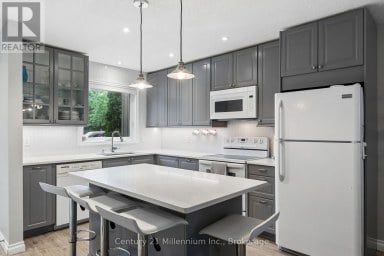 156 ESCARPMENT CRESCENT Collingwood Ontario photo 8
