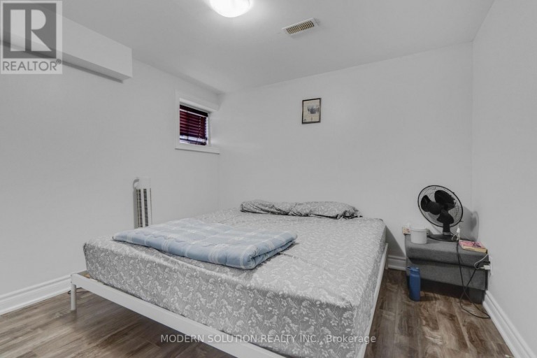 4 OVERHOLD CRESCENT, Richmond Hill (Jefferson), Ontario, L4E0L4