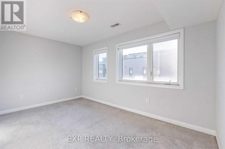 16 CAROLINE CARPENTER GROVE, Toronto (Downsview-Roding-CFB), Ontario, M3K0B1