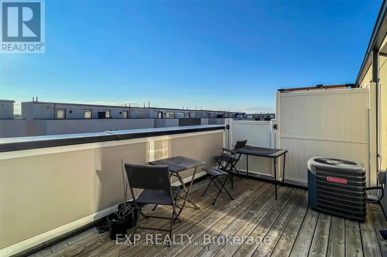 16 CAROLINE CARPENTER GROVE, Toronto (Downsview-Roding-CFB), Ontario, M3K0B1