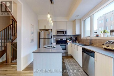 16 CAROLINE CARPENTER GROVE Toronto (Downsview-Roding-CFB) Ontario photo 9