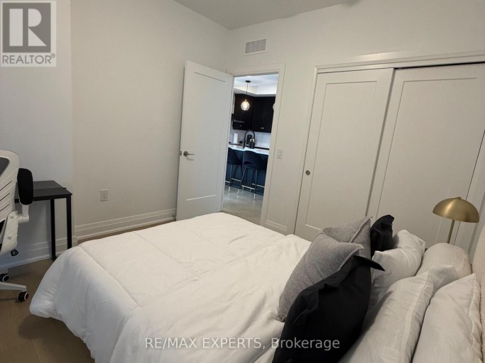 210 - 71 WYNDHAM STREET S, Guelph (St. Patrick's Ward), Ontario, N1E5R3