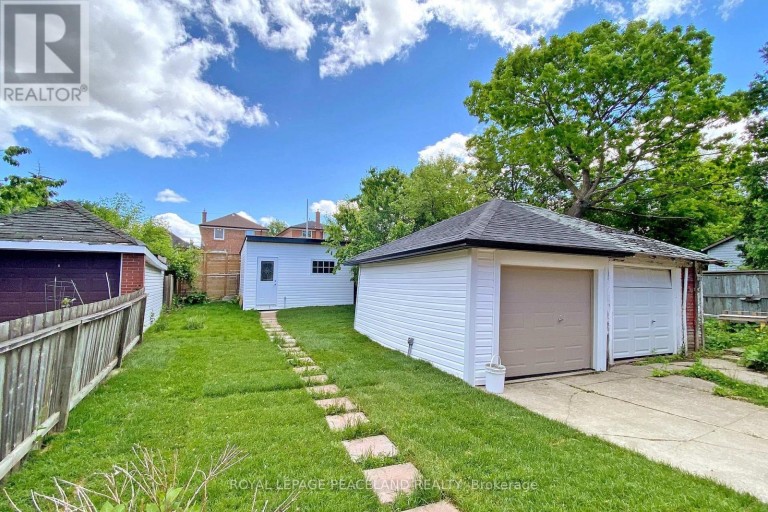 47 CHAMBERLAIN AVENUE, Toronto (Briar Hill-Belgravia), Ontario, M6E4J9