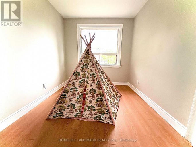 46 BOWERBANK DRIVE, Toronto (Newtonbrook East), Ontario, M2M1Z8