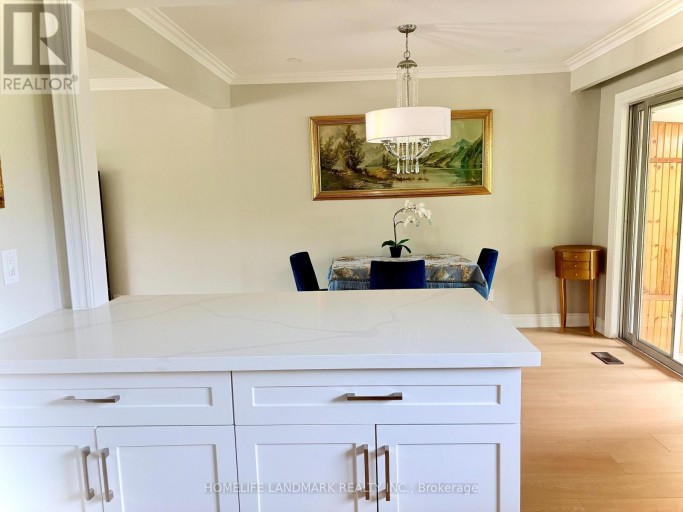 46 BOWERBANK DRIVE, Toronto (Newtonbrook East), Ontario, M2M1Z8