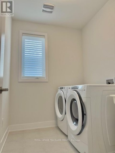 12 SIKURA CIRCLE, Aurora, Ontario, L4G3Y8