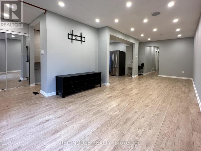 52 CHARLBROOK AVENUE, Barrie (Cundles East), Ontario, L4M2Y4