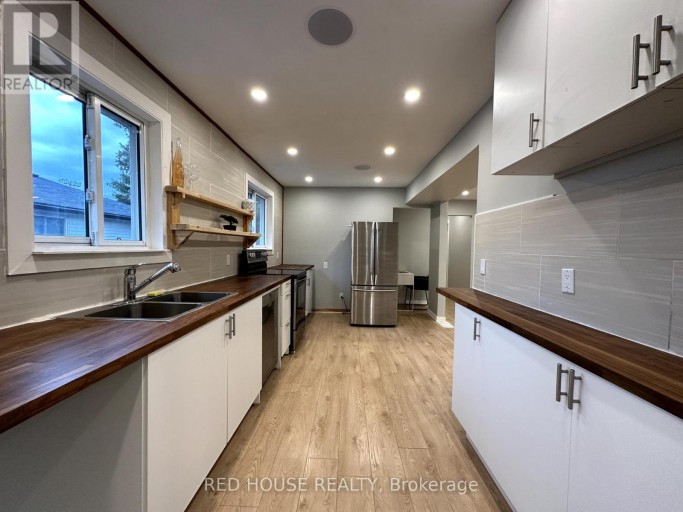 52 CHARLBROOK AVENUE, Barrie (Cundles East), Ontario, L4M2Y4