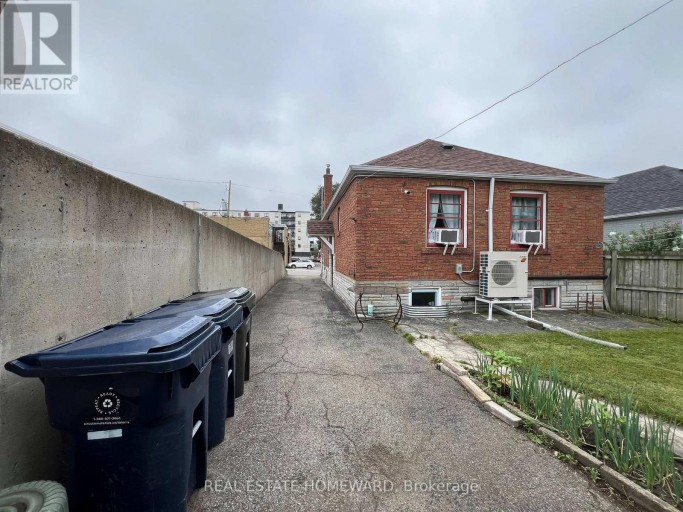 MAIN - 124 GLENCREST BOULEVARD, Toronto (O'Connor-Parkview), Ontario, M4B1L8