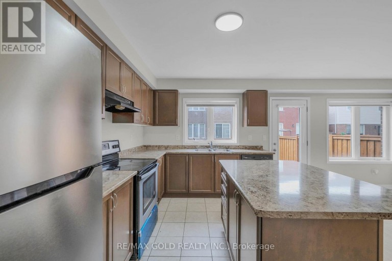 94 BENHURST CRESCENT, Brampton (Northwest Brampton), Ontario, L7A5A5